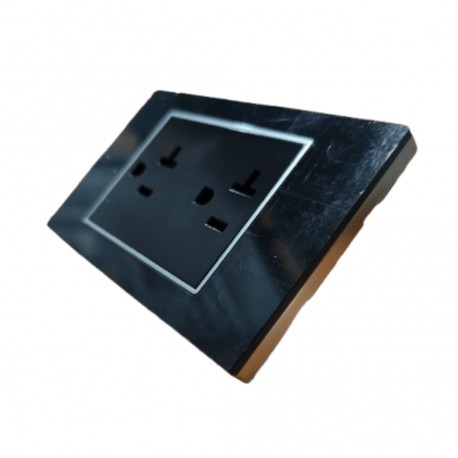 Tomacorriente doble para empotrar 20A Negro